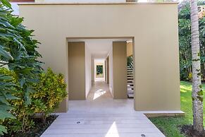 w Glowing 4BR Villa w Pool at Mesa de Yeguas