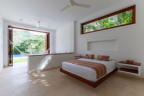 w Glowing 4BR Villa w Pool at Mesa de Yeguas