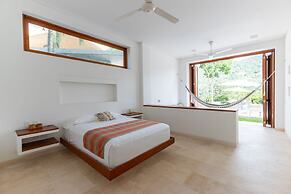 w Glowing 4BR Villa w Pool at Mesa de Yeguas