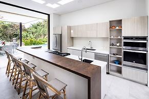 w Mind-blowing 4BR Villa w Pool at Mesa de Yeguas