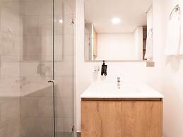 w Laureles 2BR w City Views