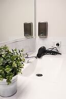 Emu Backpackers Perth - note - Valid Passport required for check in