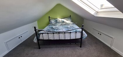 Spacious 3 Bed 2 Baths Free Wifi Central Location