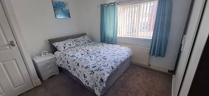 Spacious 3 Bed 2 Baths Free Wifi Central Location