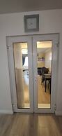 Spacious 3 Bed 2 Baths Free Wifi Central Location