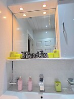 Spacious 3 Bed 2 Baths Free Wifi Central Location
