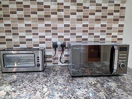 Spacious 3 Bed 2 Baths Free Wifi Central Location