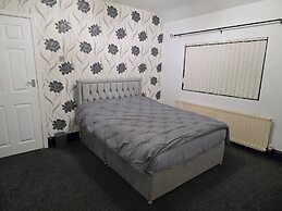 Spacious 3 Bed 2 Baths Free Wifi Central Location