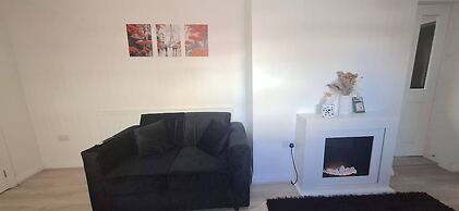 Spacious 3 Bed 2 Baths Free Wifi Central Location