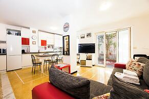 Bright Flat with Terrace near the Beach