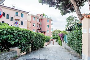 Bright Flat with Terrace near the Beach