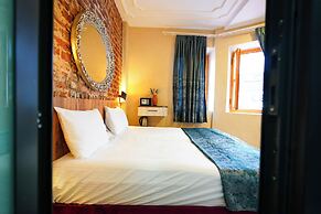 Squit Suits Hotel