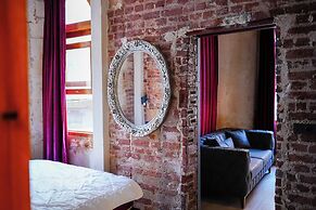 Squit Suits Hotel