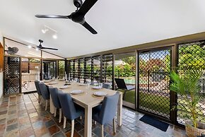 Nature s Nest Pool SPA Outdoor Kitchen Dining