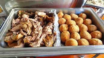 The Coconut Grill Hotel