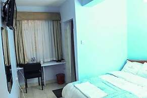 The Coconut Grill Hotel