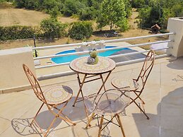 Villa Paraiso with Pool