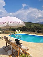 Villa Paraiso with Pool