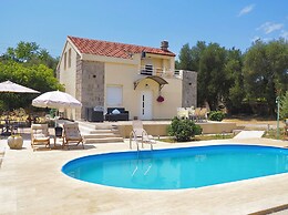 Villa Paraiso with Pool