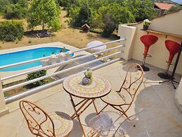 Villa Paraiso with Pool