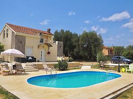 Villa Paraiso with Pool