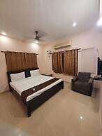 Five stones By Earth Hotel Vadapalani