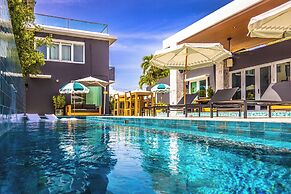 ElGatsby King Pool ResortVibe NearBeach