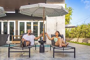 ElCarlton King-Pool ResortVibe NearBeach