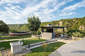 Villa River Rose With Pool and Jacuzzi