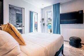 El Savoy Queen-Pool ResortVibe NearBeach