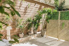 Plantaea Studio - Athens Escape