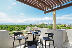 Sleeps 10 Views Beach 1 Block
