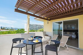 Sleeps 10 Views Beach 1 Block
