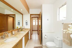 Sleeps 10 Views Beach 1 Block