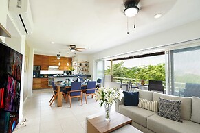 Sleeps 10 Views Beach 1 Block