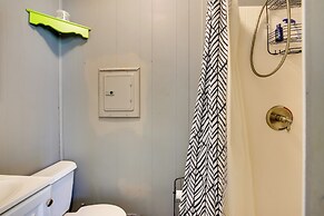 5 Mi to Mt Vernon Shops: Peaceful Cottage!
