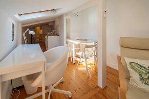 Bairro Alto Tiny Studio by Homing