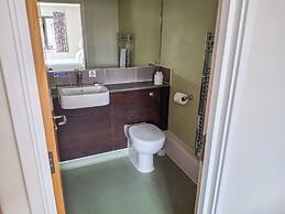 Marine Court First-floor Sleeps 3