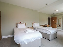 Marine Court Ground-floor Accessible Twin
