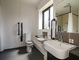 Marine Court Ground-floor Accessible Twin