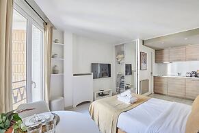 Modern Studio Montaigne Champs Elysees