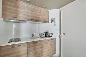 Modern Studio Montaigne Champs Elysees