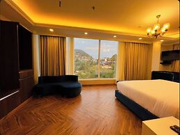 Claret inn by Lawrence Hotels