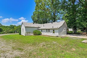 Weekend Getaway in Cornelius: Walk to Dining!