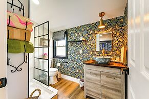 Weekend Getaway in Cornelius: Walk to Dining!