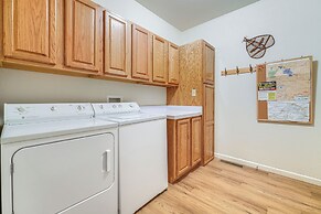 Golf & Mountain Views - Retreat in Clio