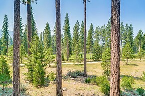 Golf & Mountain Views - Retreat in Clio