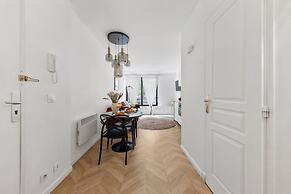 Classy 1BR - Elysee & Madeleine Area