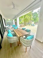 Pineapple Beach Villas