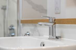 Quiet Luxe Escape 65s Only